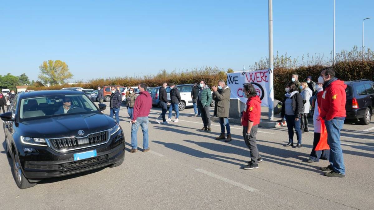 Imola, Cefla sindaco e assessore dai lavoratori in sciopero VIDEO
