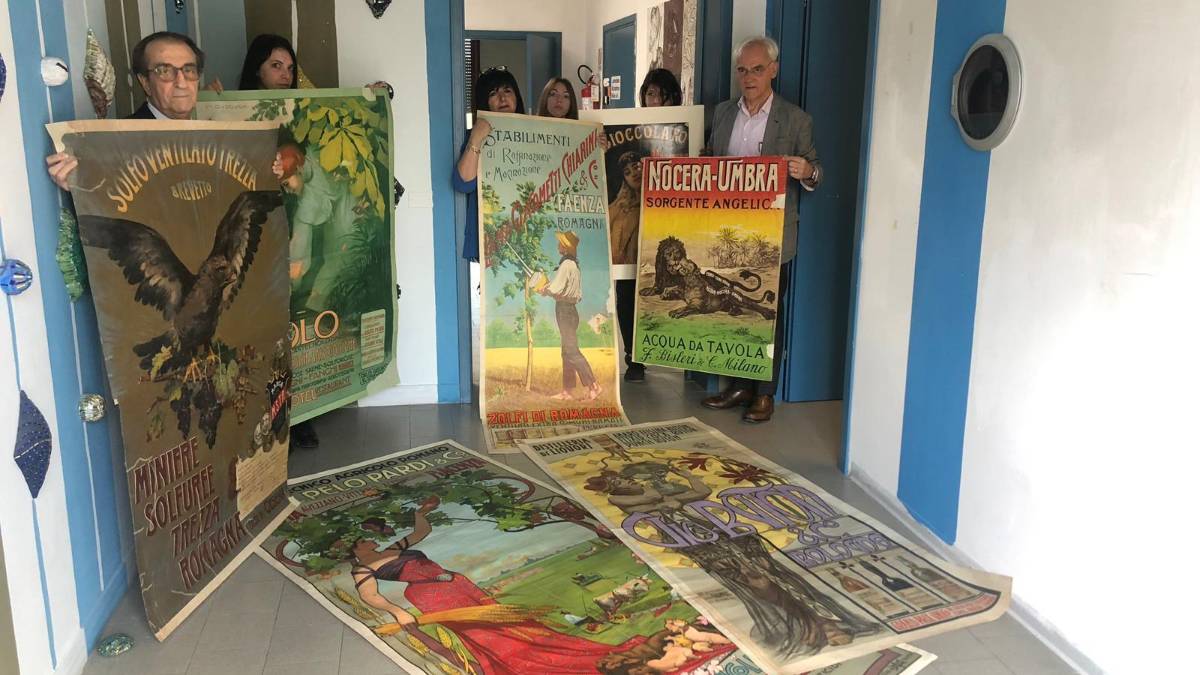 Ravenna, il Rotary restaura i manifesti dell'Accademia
