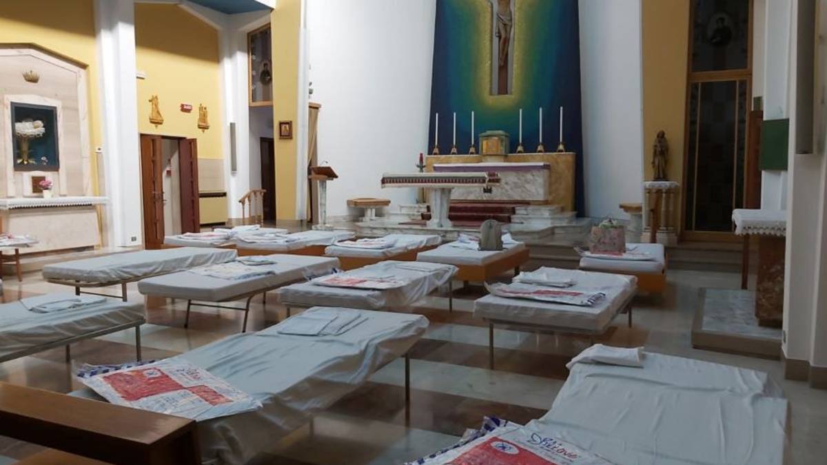 Coronavirus, casa di riposo blindata: operatori dormono in chiesa