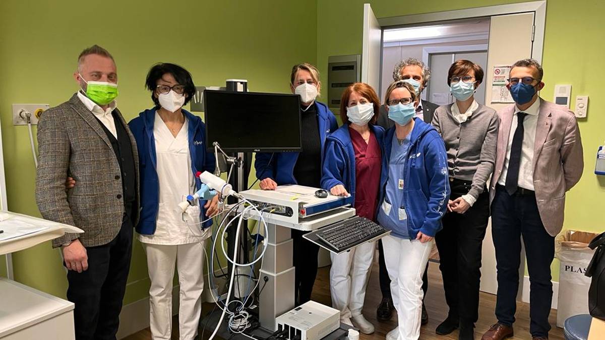 Cesena, fibrosi cistica: un prezioso dispositivo donato al centro per la cura