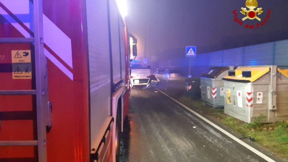 Cesena, incidente: si ribalta con l'auto sulla Dismano