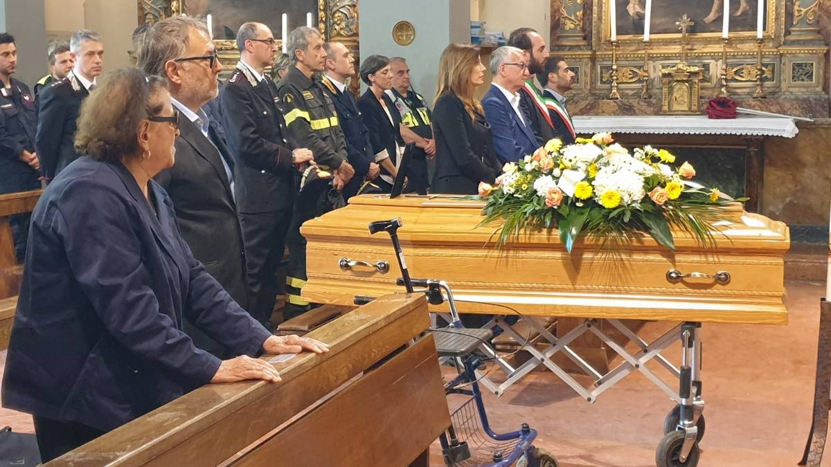Sant'Agata sul Santerno, l'ultimo saluto allo storico barbiere scomparso durante l'alluvione