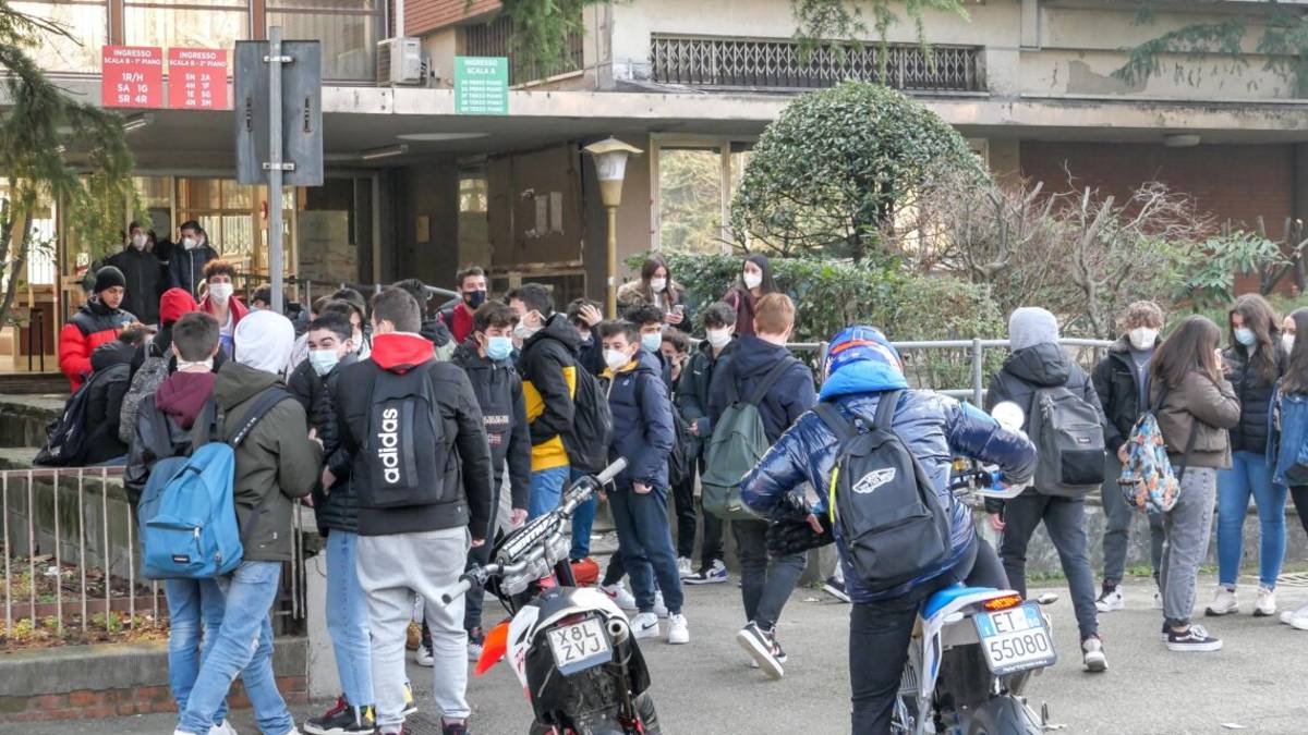 Imola, una classe del liceo sciopera e ora rischia di essere punita