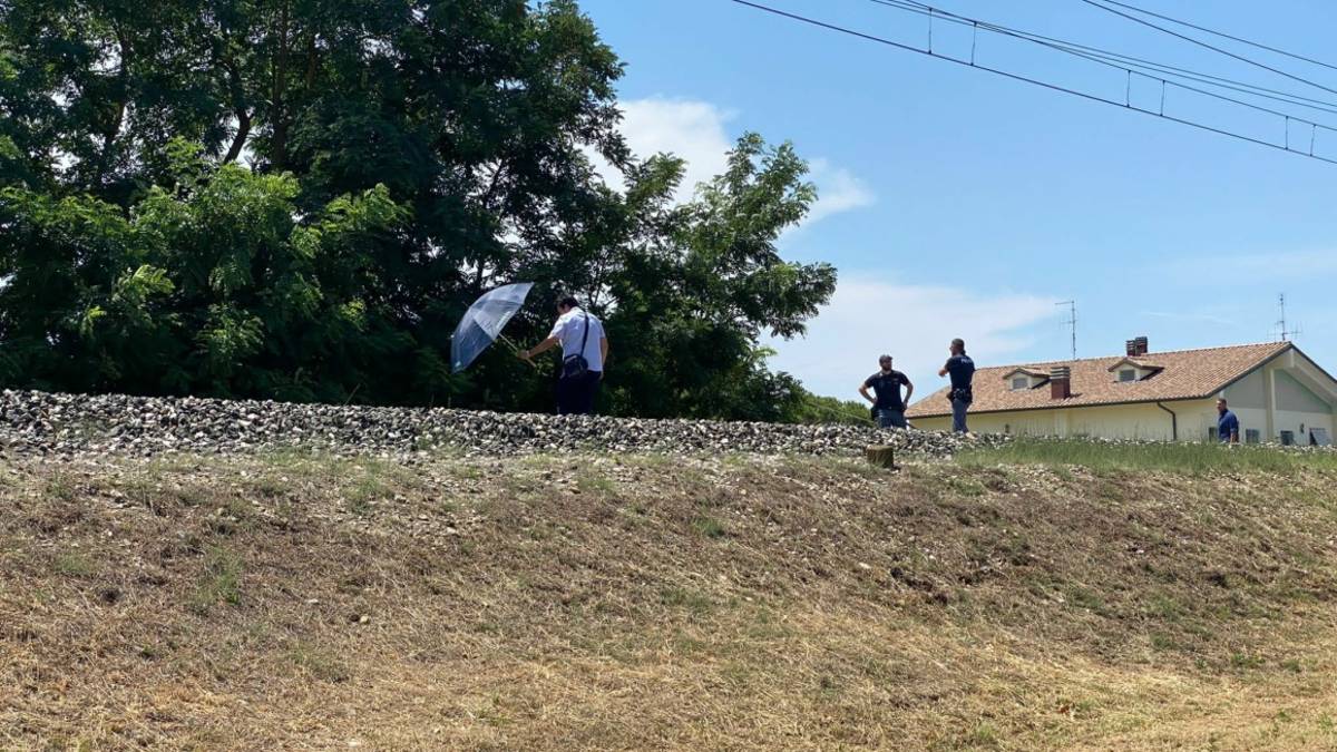 Cesenatico, si butta sotto il treno e muore VIDEO