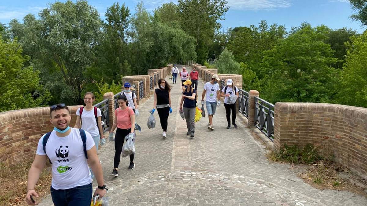 Forlì, domenica Rotaract e Wwf puliscono il Parco Urbano