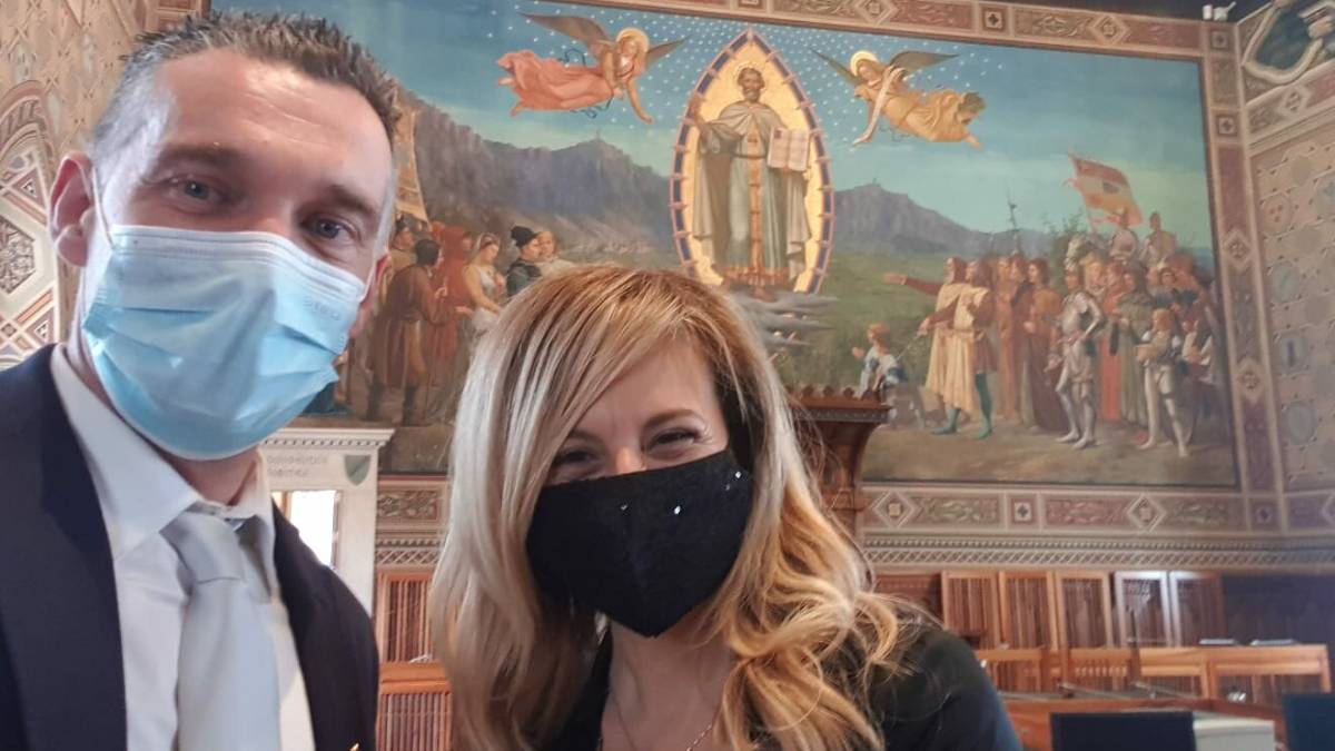 Coriano e San Leo, la protesta: Vaccino Sputnik e Green Pass, pasticcio surreale