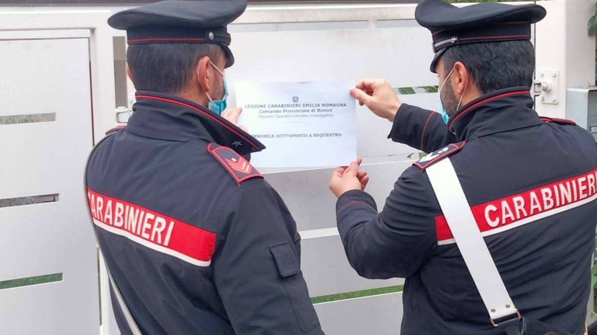 Rimini. Sequestrati beni per 500mila euro a spacciatore, tra cui villa e piscina