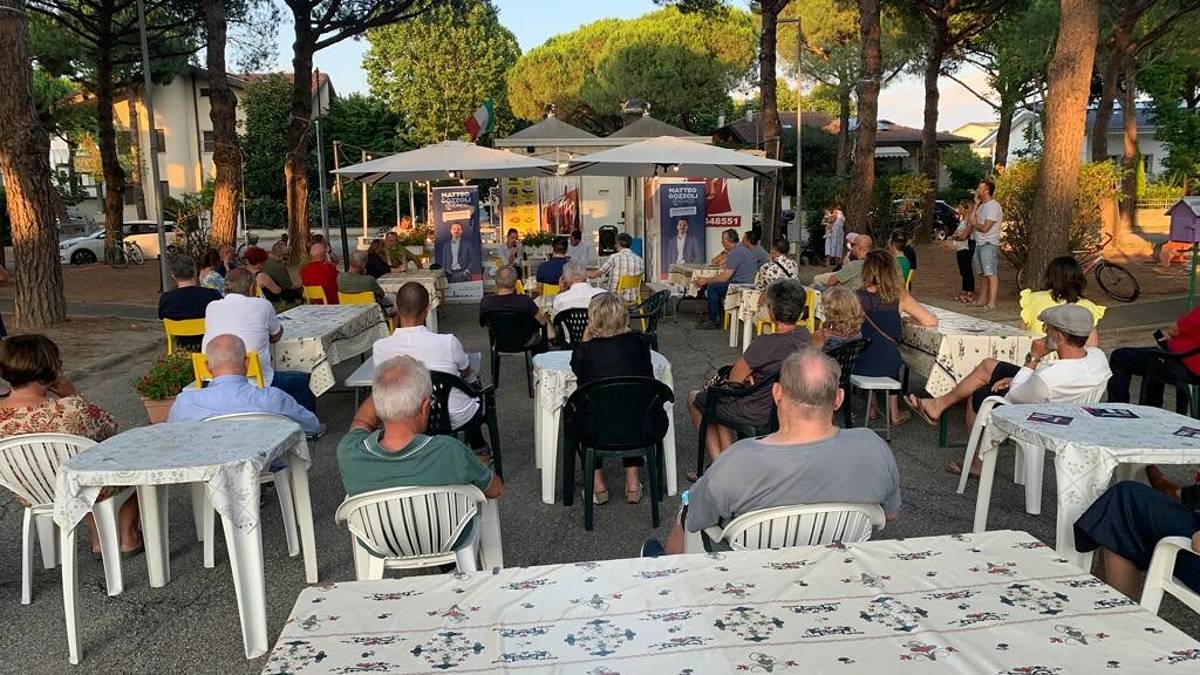 Cesenatico: in tanti della zona Madonnina all'incontro con Gozzoli
