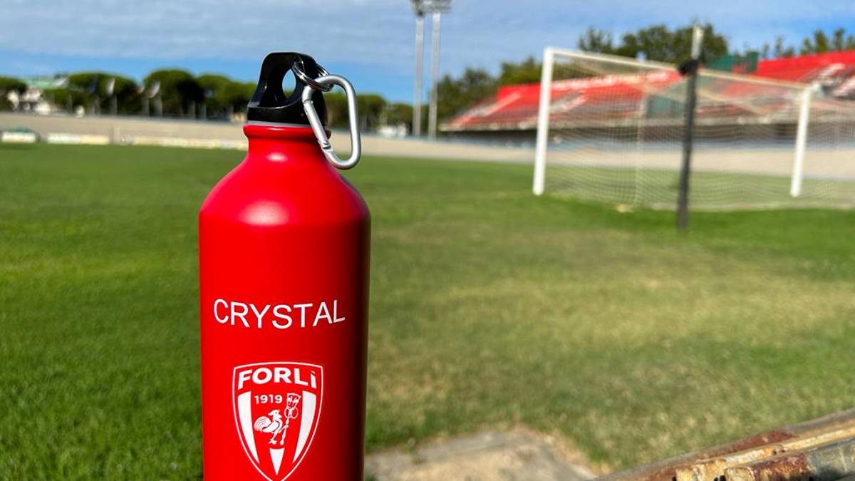 Calcio D, basta con le bottiglie di plastica: il Forlì diventa plastic free