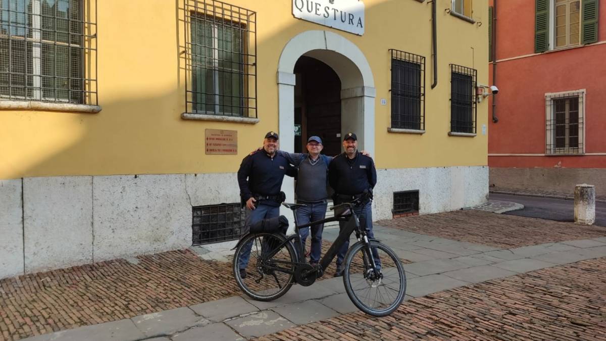 Cesenate derubato della preziosa bici in vacanza: le forze dell'ordine gliela restituiscono a Mantova