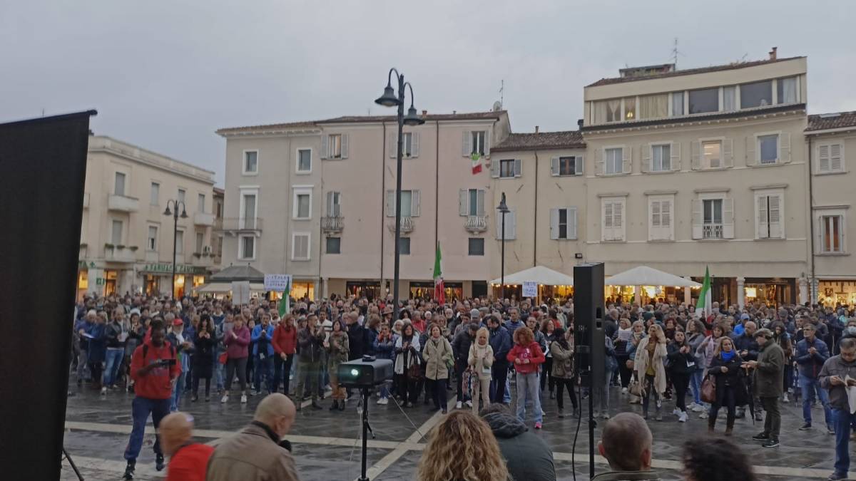 No green pass. Trieste chiama, Rimini risponde. Centinaia in piazza