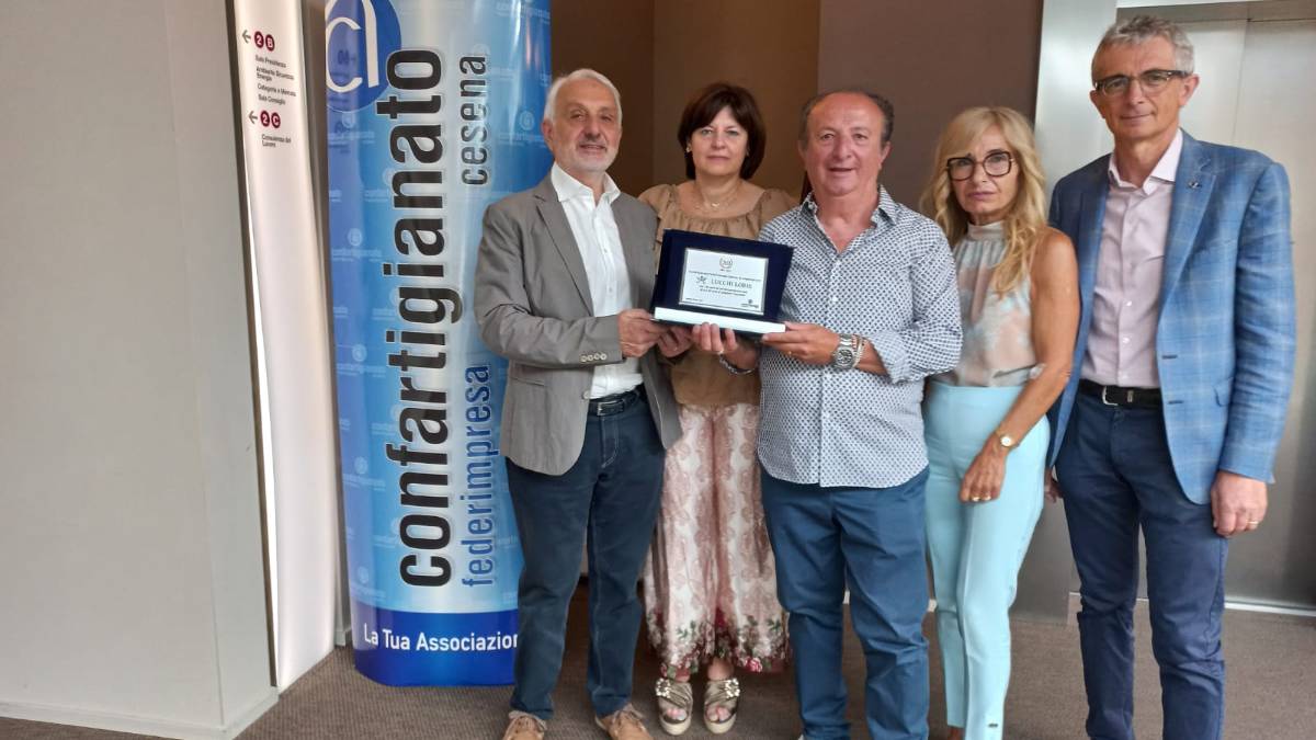 Cesena, Sono un barbiere di quartiere e me ne vanto: premiato Loris Lucchi, una istituzione di Villachiaviche
