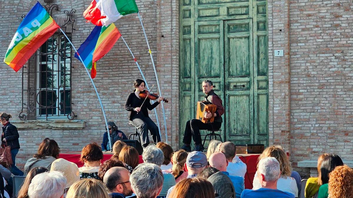 San Mauro Pascoli, oltre 500 persone alla “Piccola festa del teatro” a Villa Torlonia - Gallery
