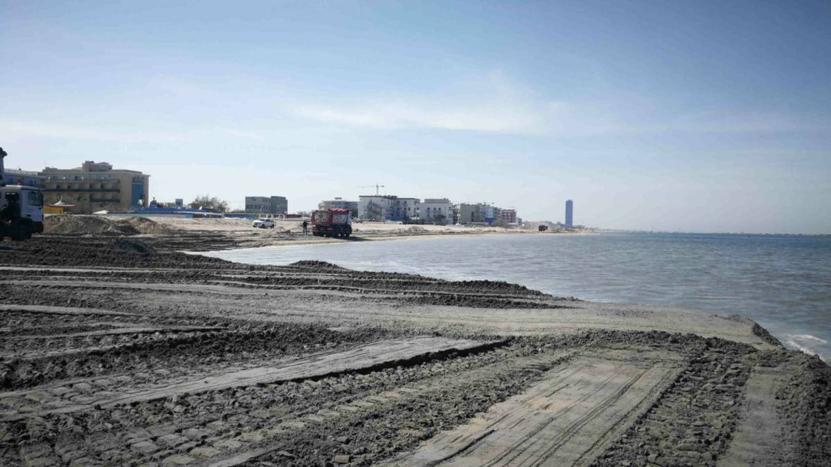Difesa della costa. 20mila metri cubi di sabbie in arrivo sugli arenili di Valverde e Villamarina