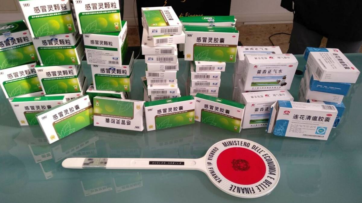 Forlì, vendita medicine anti Covid non autorizzate