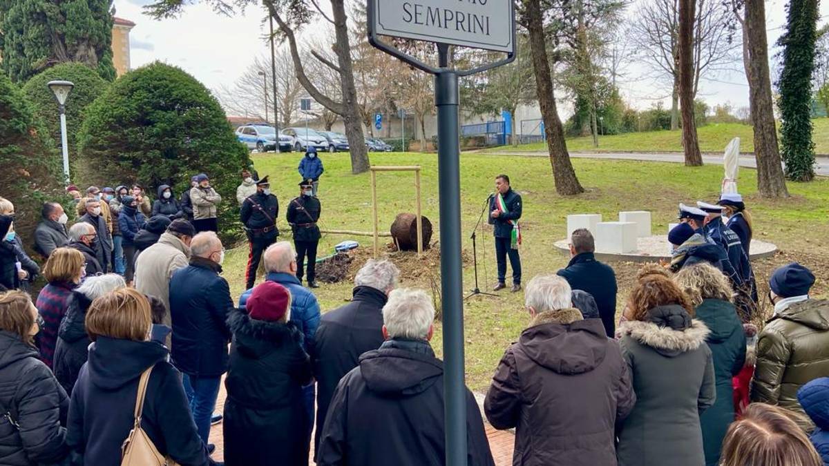 Misano, l'intitolazione dei giardini del Comune ad Antonio Semprini