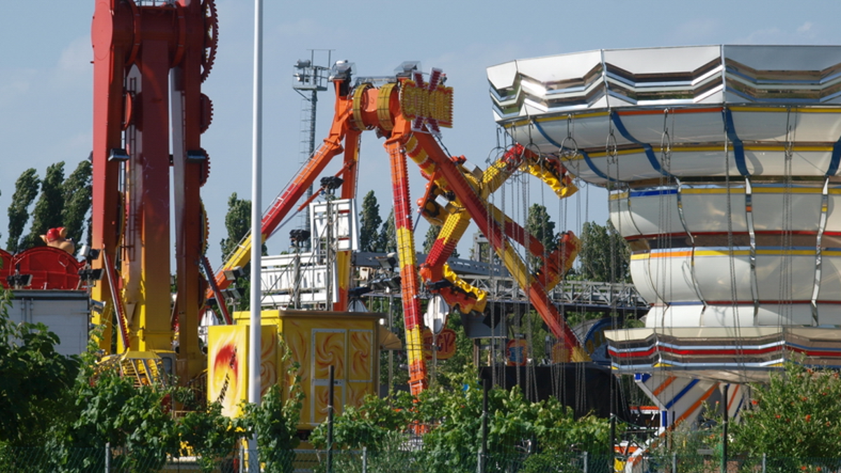 Faenza, violenta rissa al luna park tra giostrai e baby gang