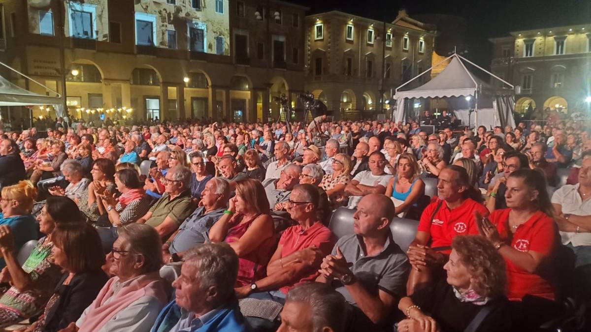 Forlì capitale del liscio, migliaia in piazza per la grande festa - FOTOGALLERY