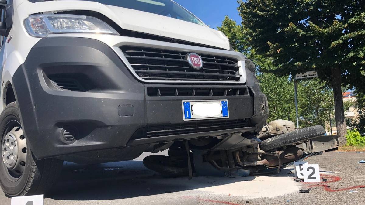 Tragedia a Cesenatico, 19enne in scooter muore in un incidente