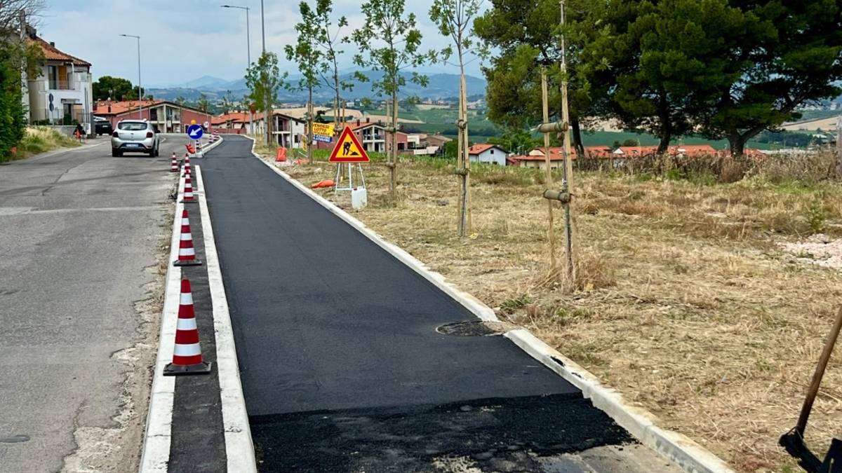 Misano, ciclabile di Scacciano: asfaltatura in corso