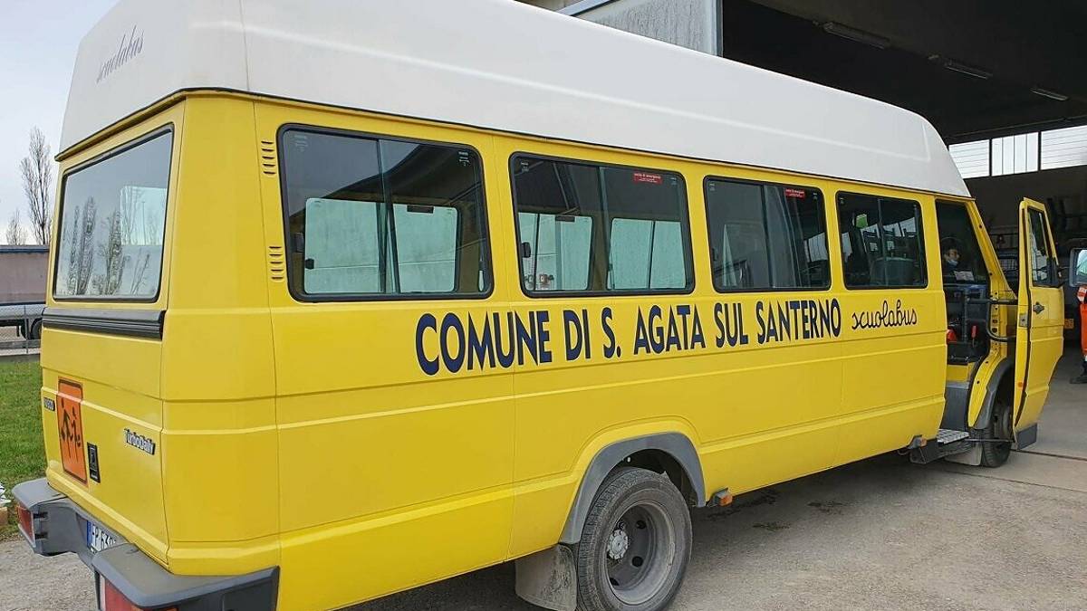 Sant'Agata sul Santerno mette all'asta il bus della scuola
