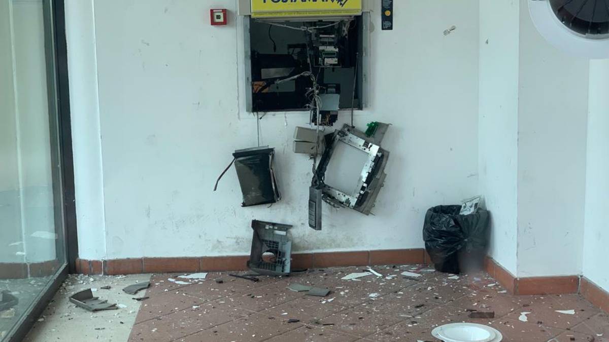 Riccione, assalto nella notte al bancomat di Via Veneto - Gallery