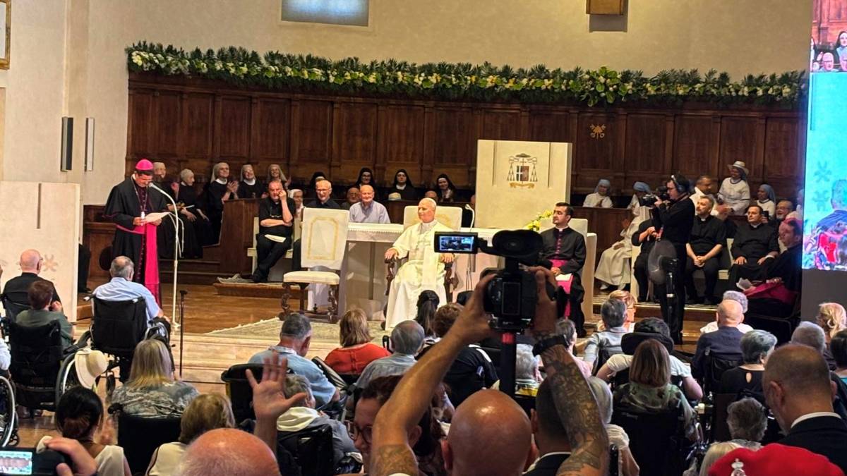 Papa Leone a Rimini, l’abbraccio in Duomo con persone fragili e carcerati: “La chiesa è la vostra casa” FOTOGALLERY