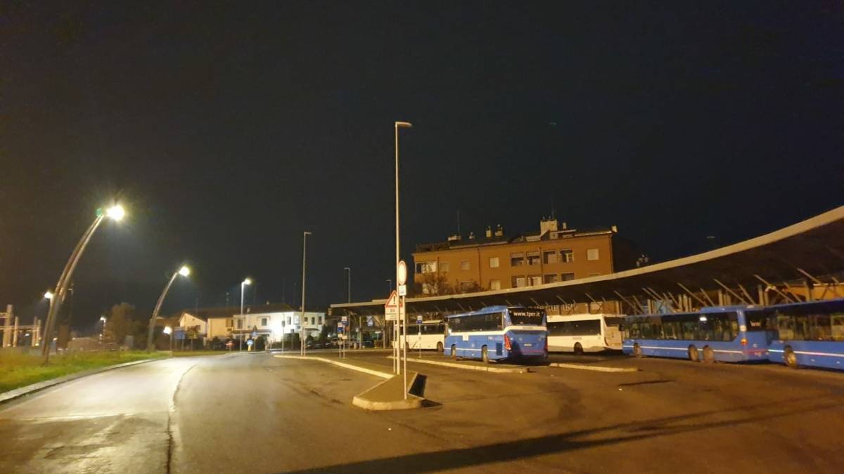 Lugo, dopo la violenza sessuale: polemiche per lo spegnimento delle luci