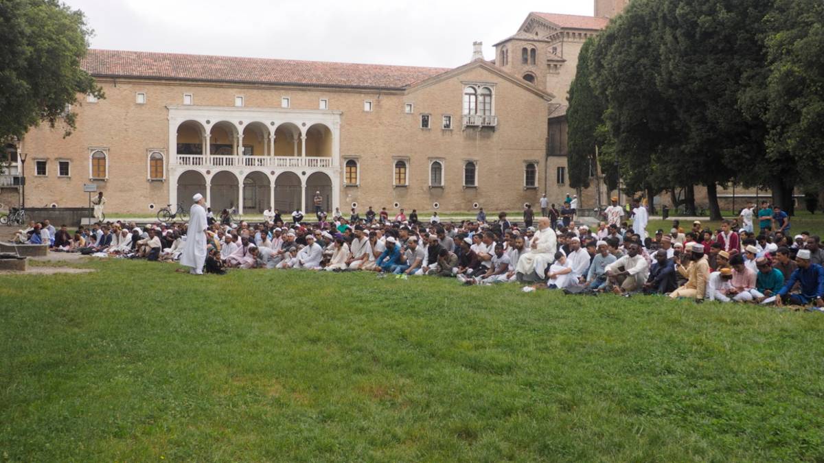 Ravenna, la comunità islamica celebra la festa del sacrificio ai giardini pubblici - Gallery