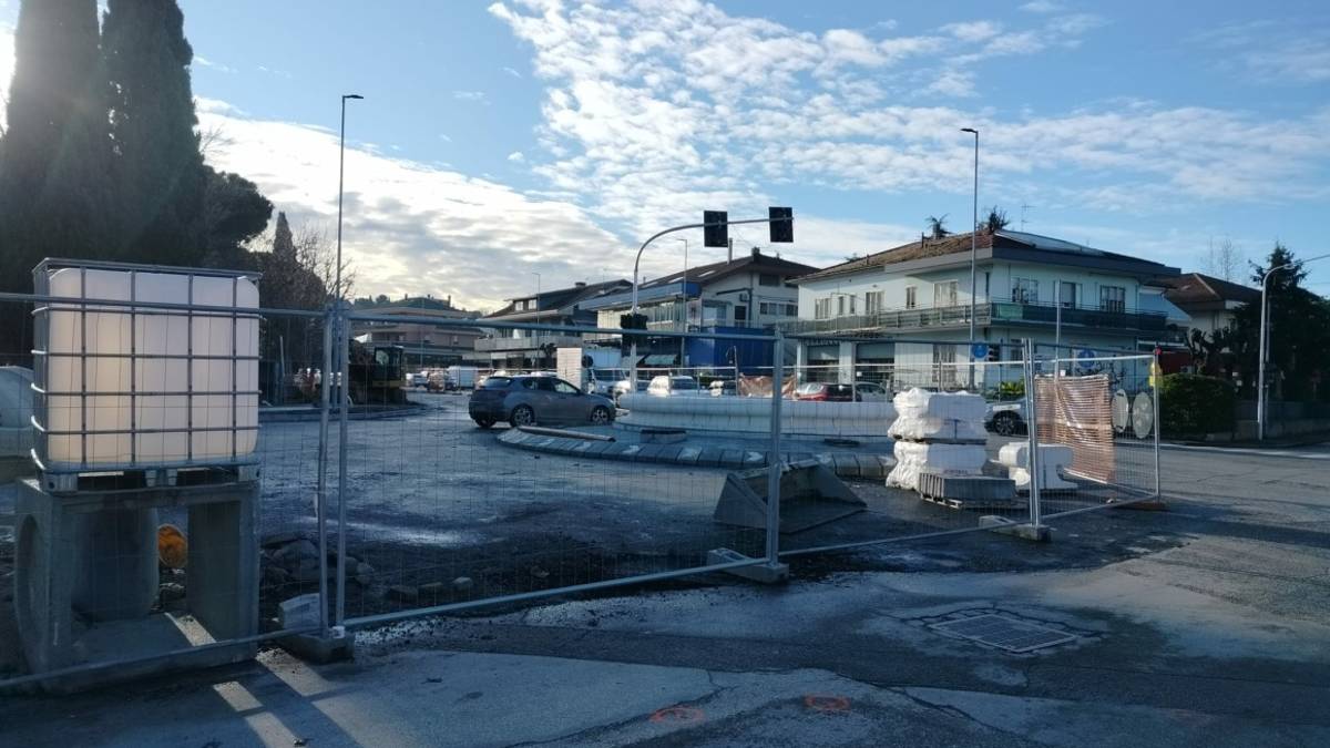 Riccione, chiusura di viale Toscana per la rotatoria dell'ospedale