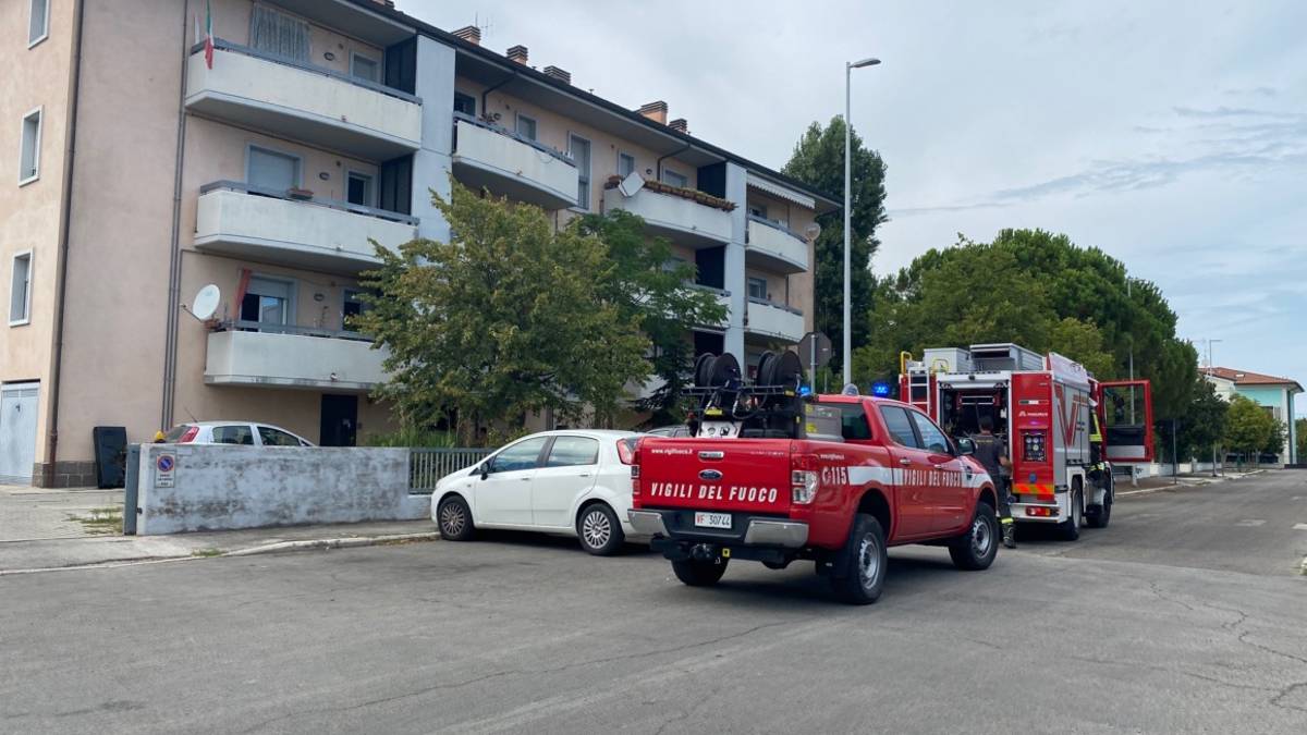 Cesenatico, incendio in palazzina e due intossicati a Sala - Gallery