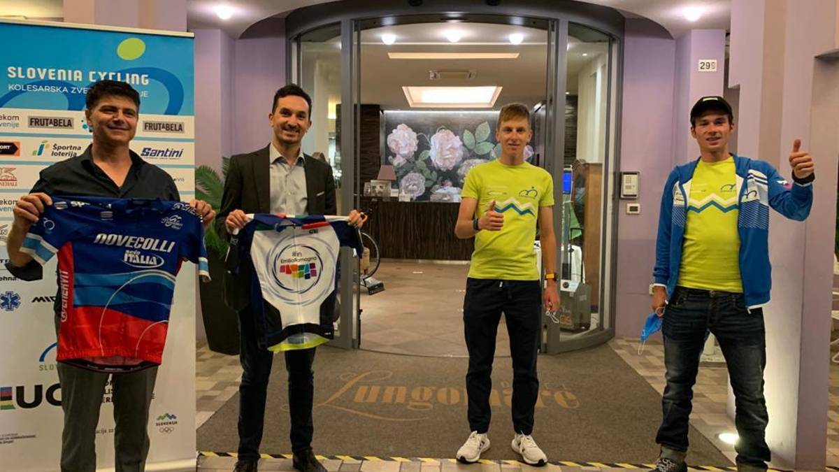 Ciclismo, l'omaggio di Cesenatico a Pogacar e Roglic