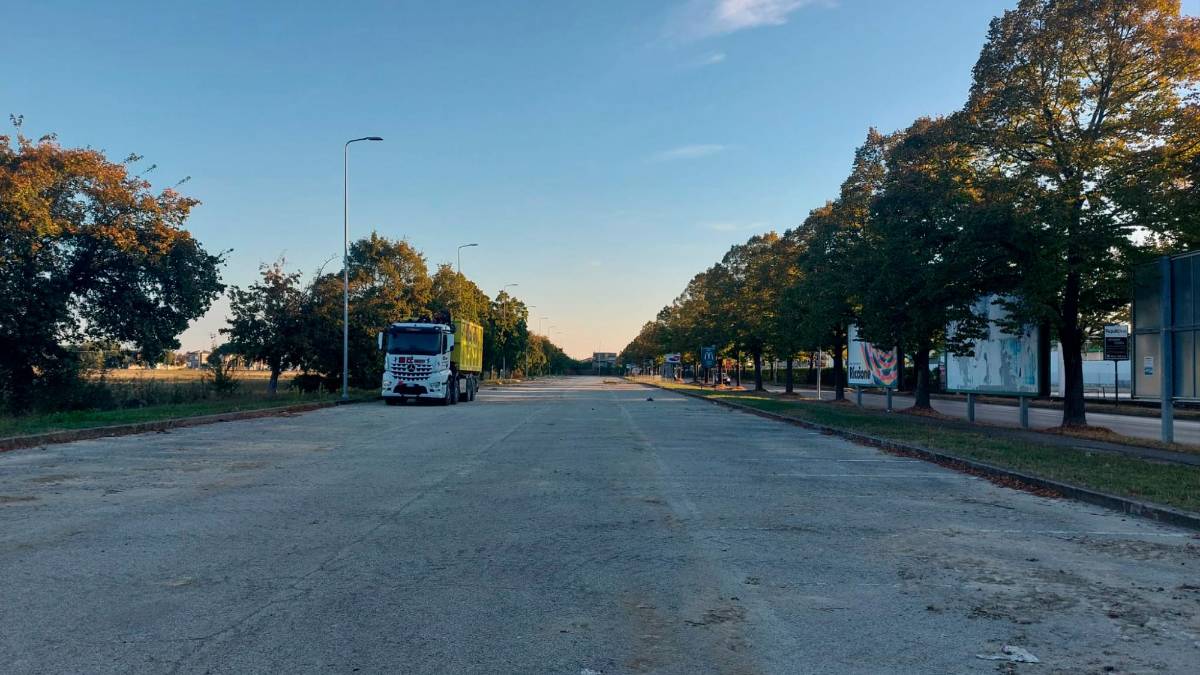Forlì, auto alluvionate: sgomberato il piazzale della fiera - Gallery