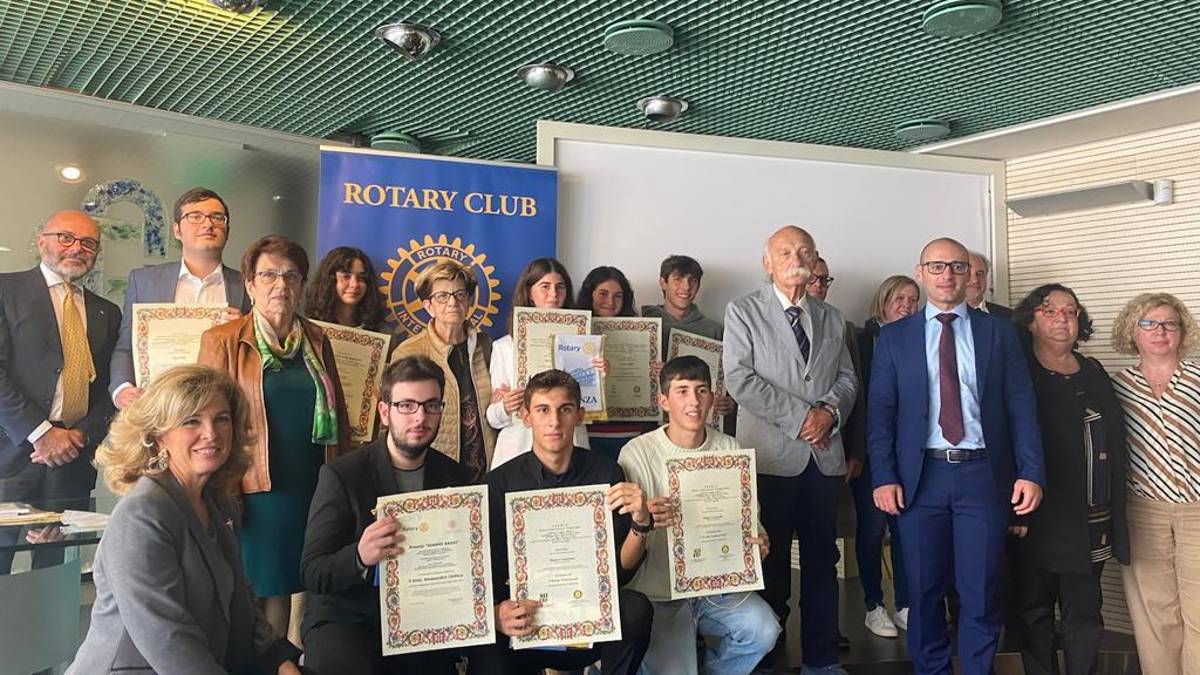 Faenza, dal Rotary otto borse di studio agli studenti