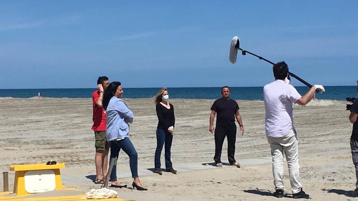 Riccione, divieto di balneazione temporaneo. I bagnini protestano