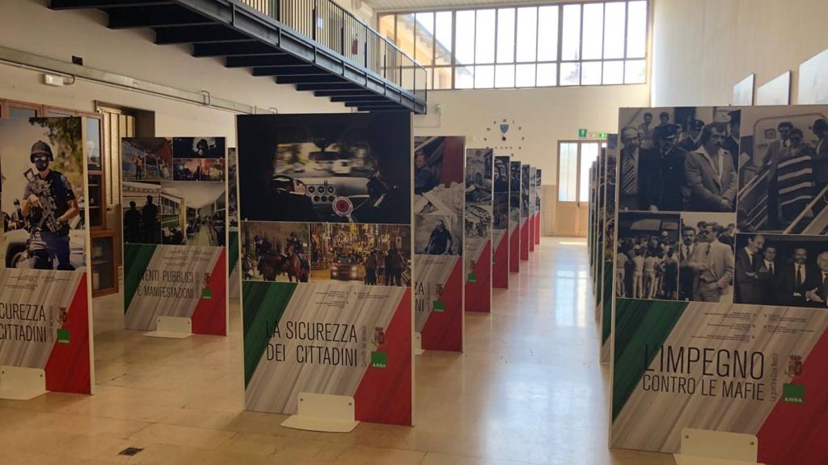Cesena, al servizio del Paese: la mostra itinerante della Polizia VIDEO