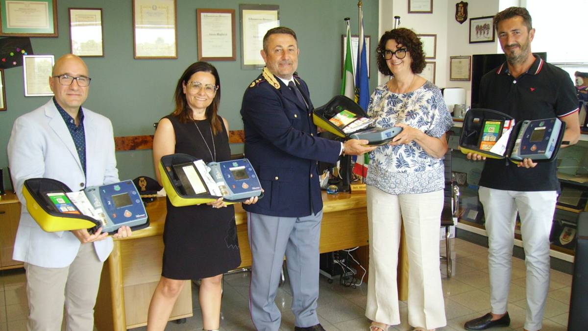 Rimini, dall'Ausl 4 defibrillatori per la Polizia
