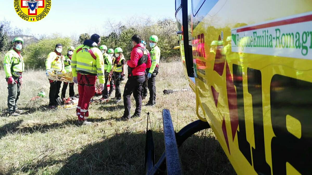 Cade in mountain bike in collina, 38enne di Faenza all'ospedale