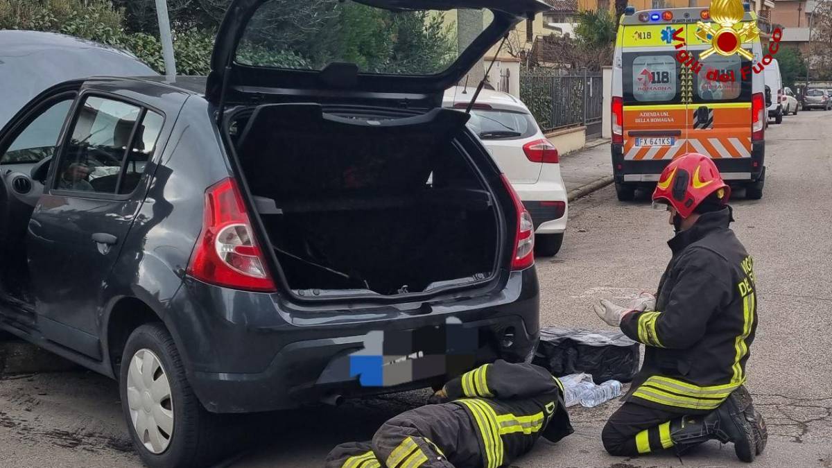 Forlì, incidente in via Venturini: i Vigili del Fuoco evitano fughe di gas