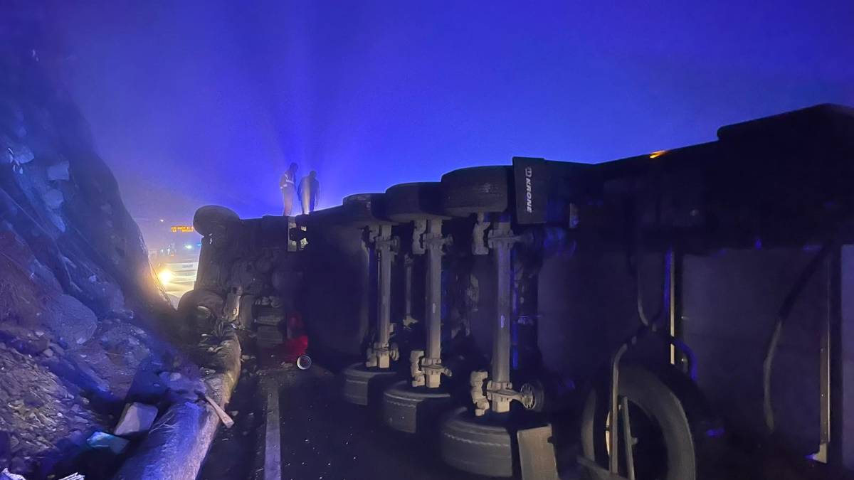 Tir rovesciato sulla vecchia statale nei pressi di Quarto - Gallery