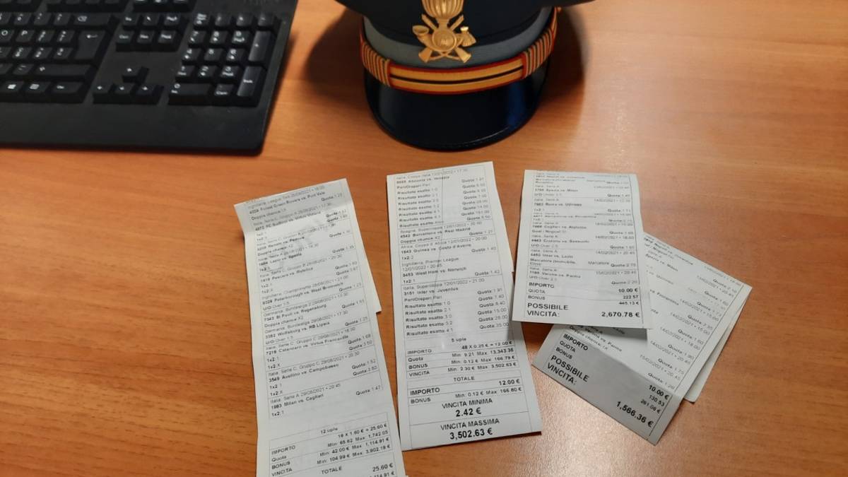 Rimini, scommesse abusive dal tabaccaio durante il lockdown: 41 denunce