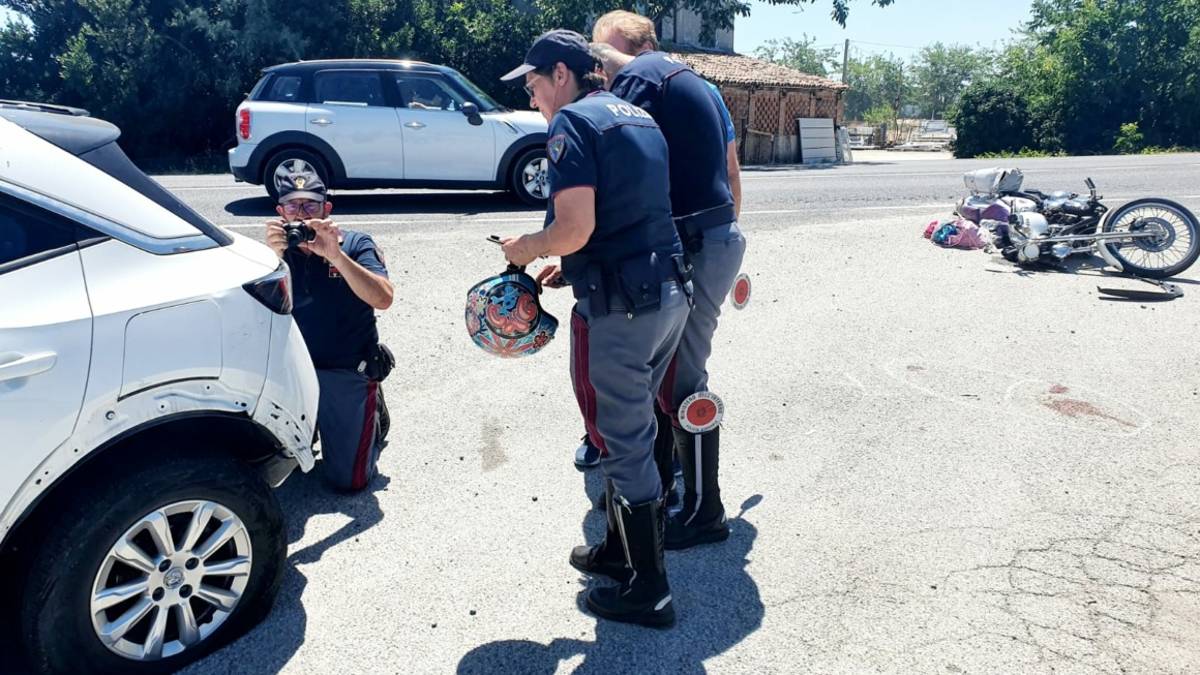 Rimini. Moto contro auto sulla Tolemaide: grave al Bufalini