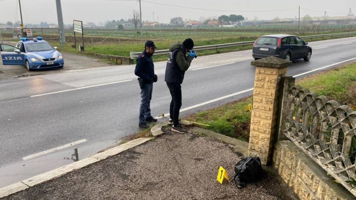 Cesena, donna trovata morta nel fossato