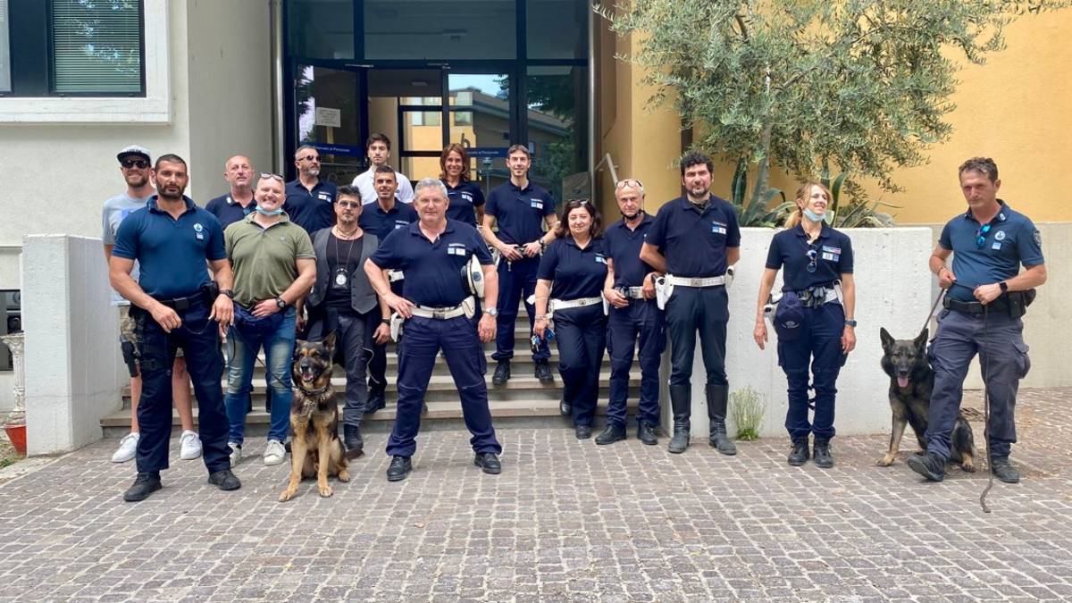 Cesena, degrado in stazione: gravi violazioni in un negozio e attacco al giro di droga