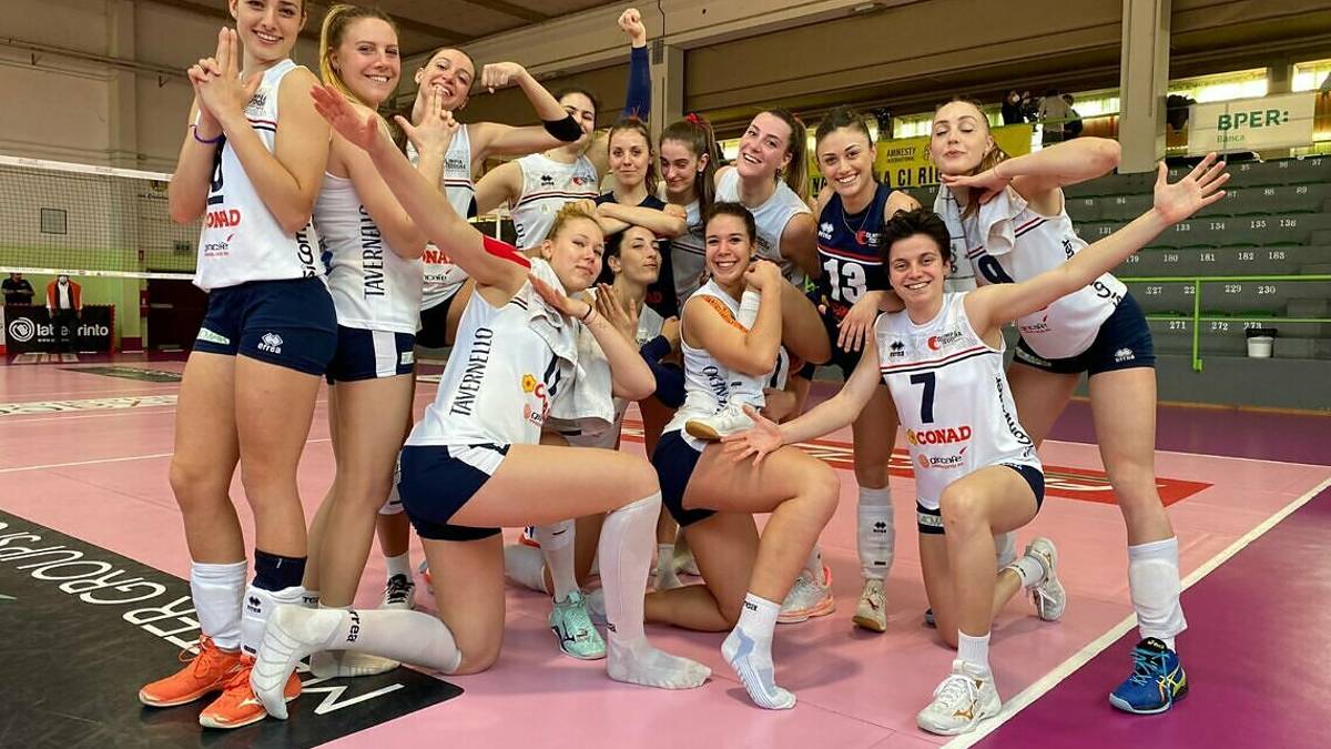 Volley A2 donne, la Conad vince al golden set ed è in semifinale