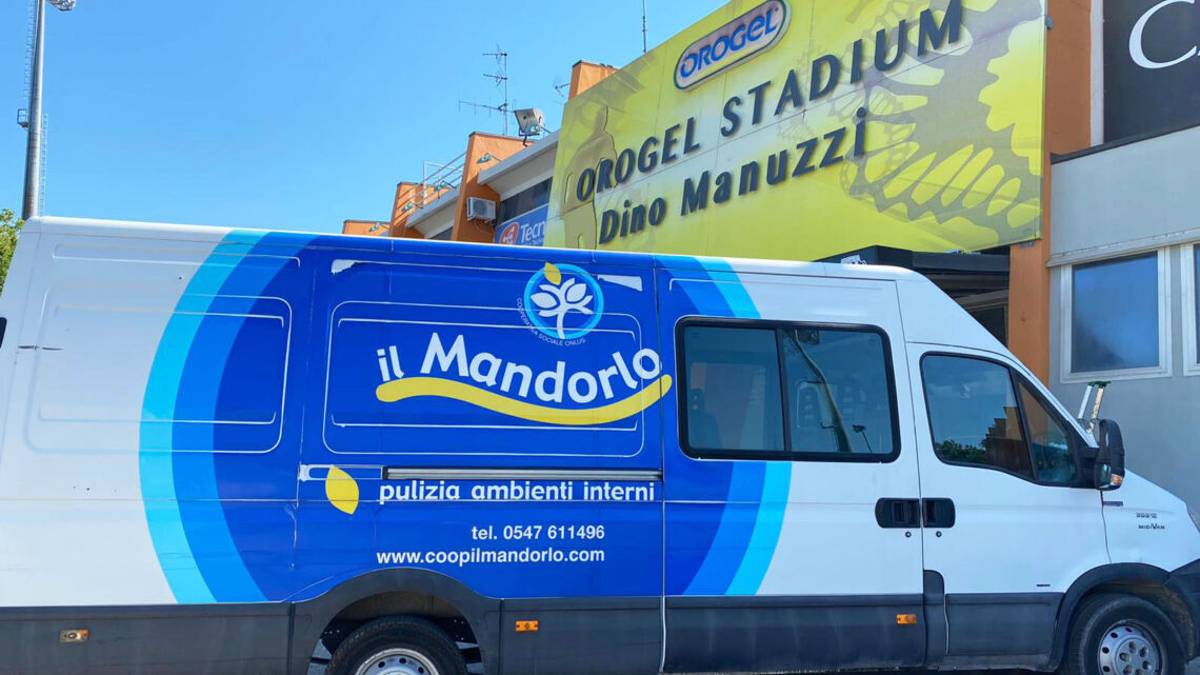 “Il mandorlo” sta sanificando lo Stadio Manuzzi di Cesena