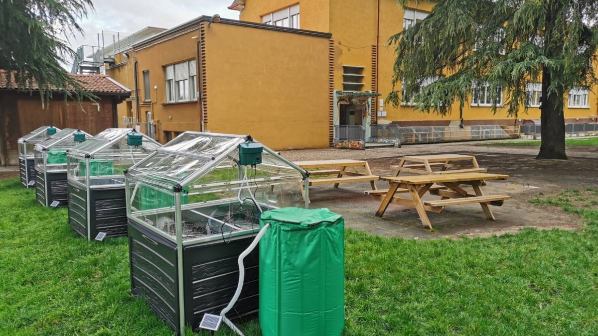 Forlì, 12 mini serre ecologiche con pannello solare nelle scuole