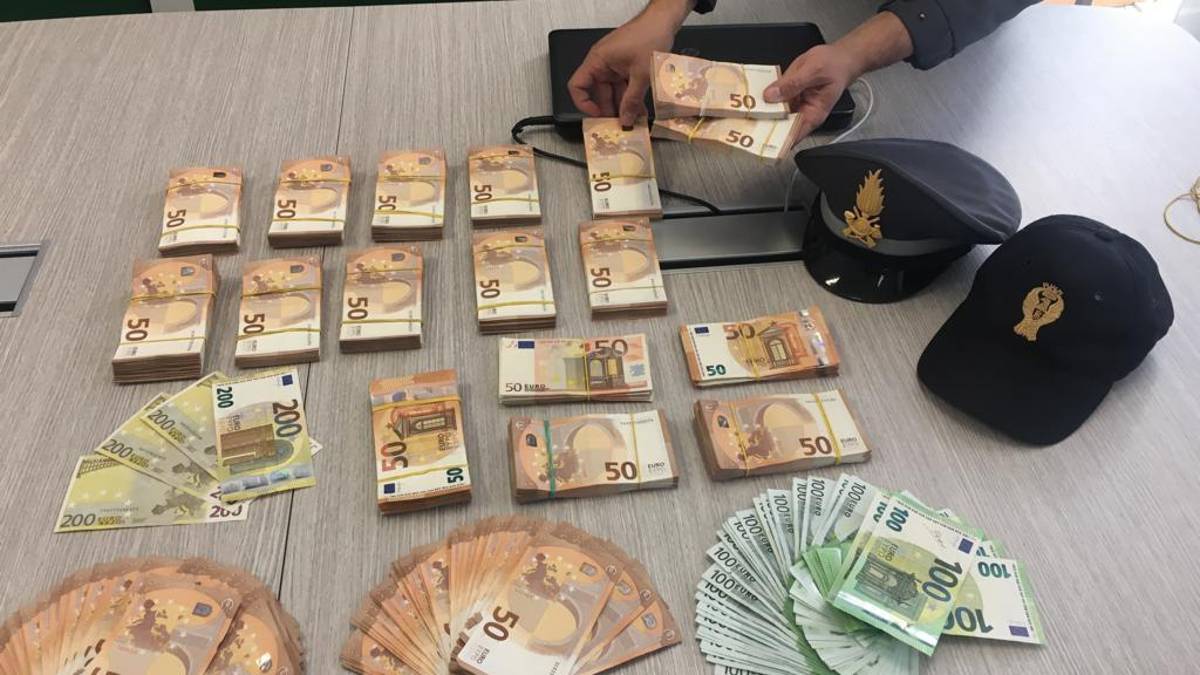 Rimini. Treno, nello zaino di un giovane la Polfer trova 90mila euro