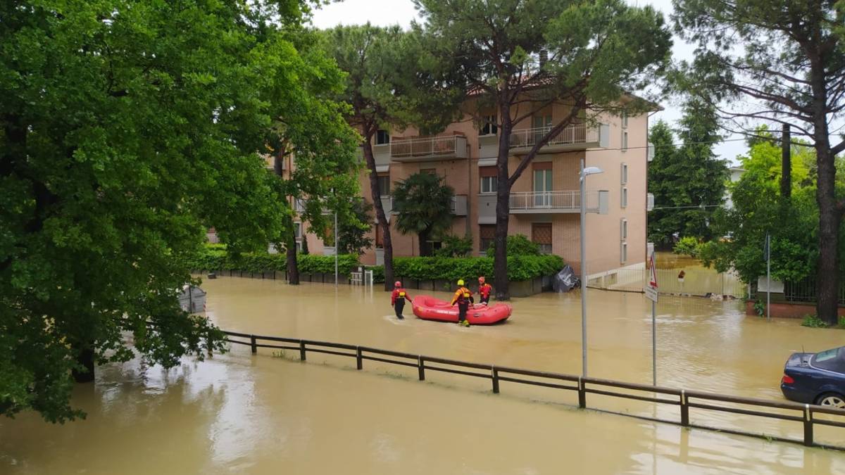 Alluvione a Faenza, lo scenario è apocalittico. Continuano i soccorsi alle persone