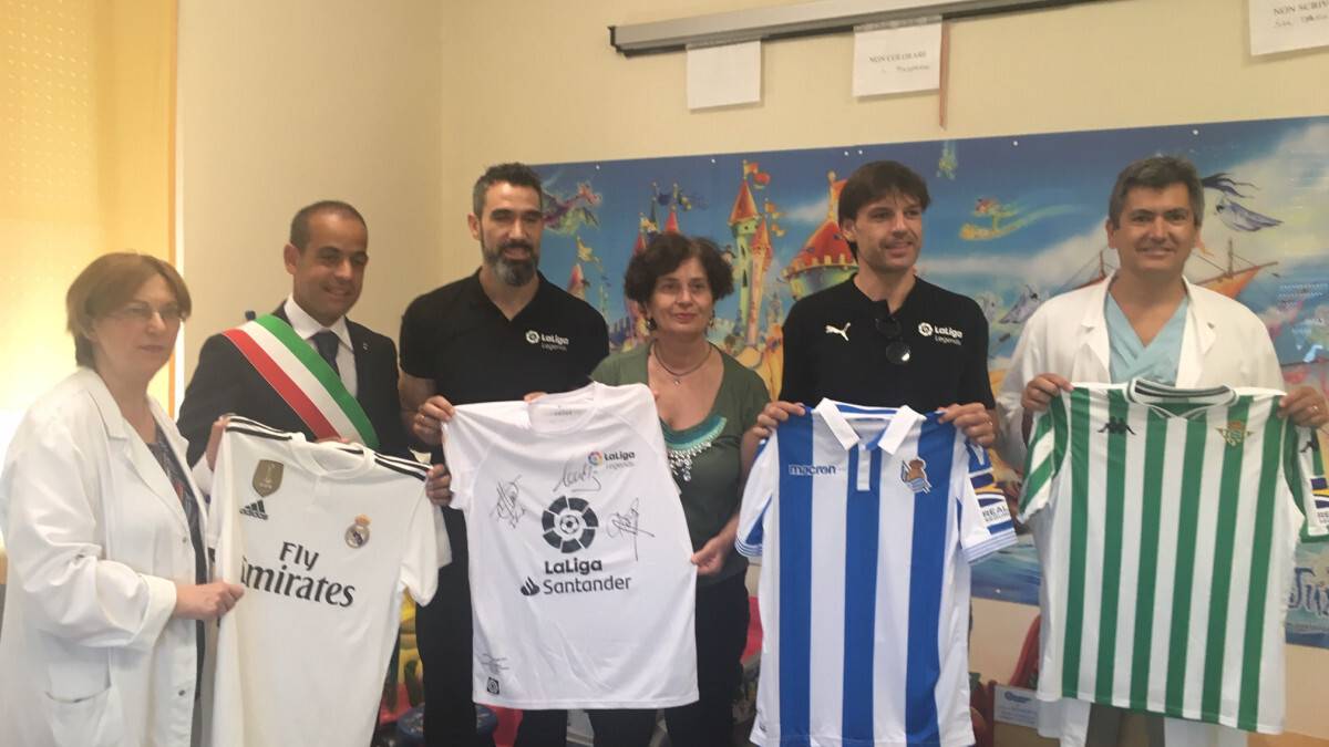 Campioni anche di solidarietà, calciatori dai bimbi all'ospedale di Cesena